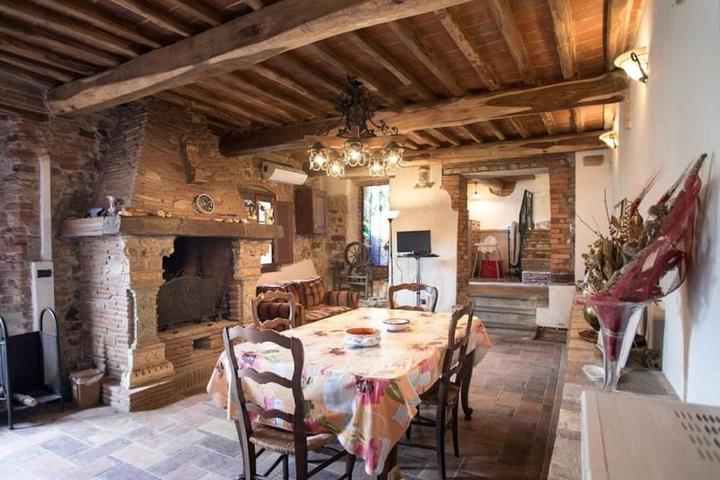 Pet Friendly Rustic Barn with Garden in the Heart of Tuscany