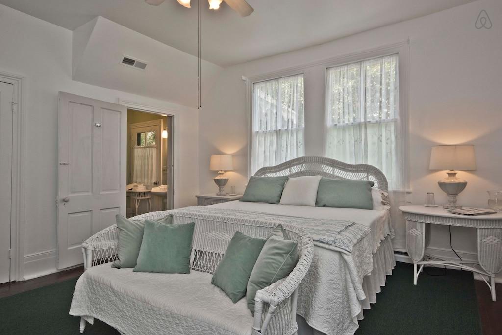 Pet Friendly Vacation Rentals In Flat Rock Nc Bringfido