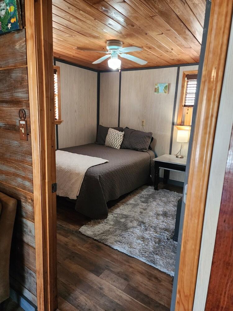 Pet Friendly Lazy River Cottage Private River Access