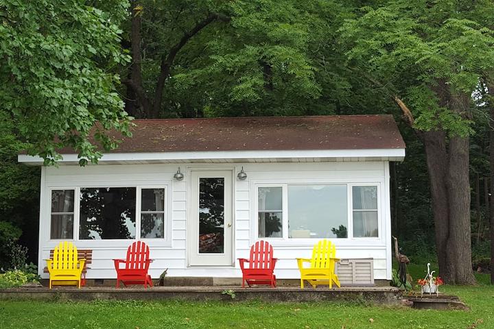 Pet Friendly Sweet Cabin on a Private & Serene Lake