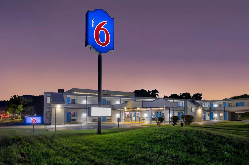 Pet Friendly Motel 6 - Harrisburg PA - Near PA Expo Center