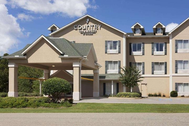 Pet Friendly Country Inn & Suites by Radisson Saraland AL