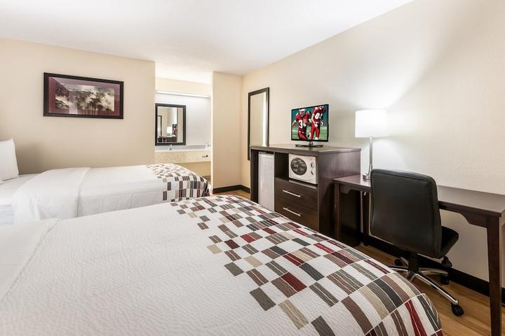 Pet Friendly Red Roof Inn Indianapolis Castleton
