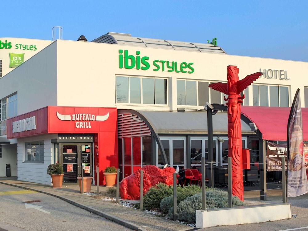 Pet Friendly Ibis Styles Crolles Grenoble A41