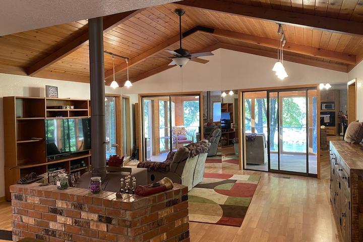 Pet Friendly Home with Cabin Effect- Private Access to River