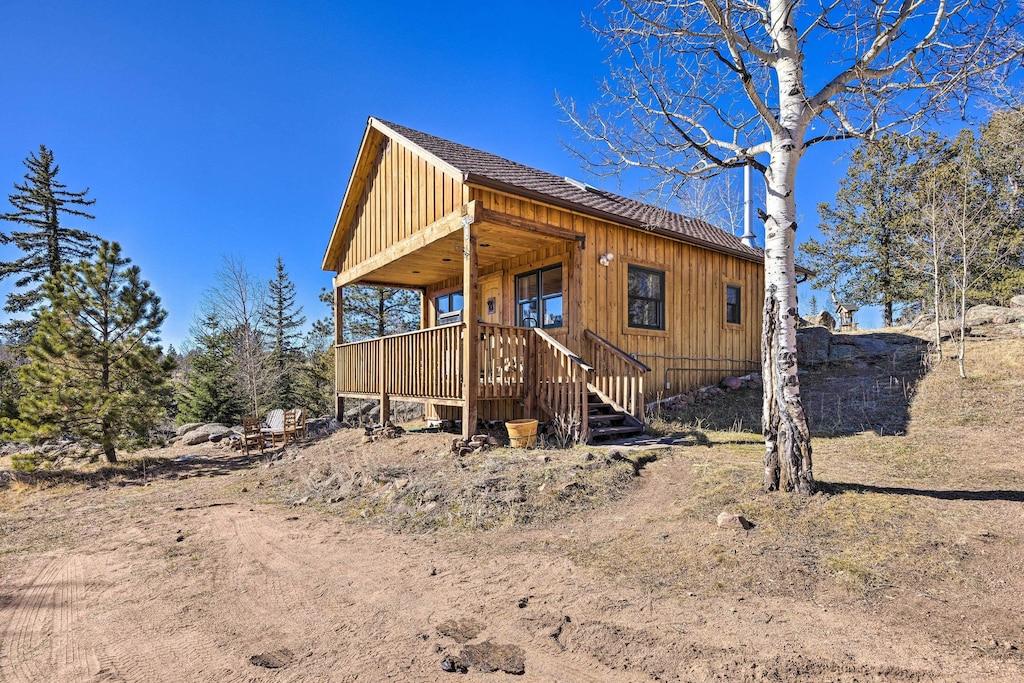 TreeLined Cripple Creek Retreat with Fireplace Pet Policy