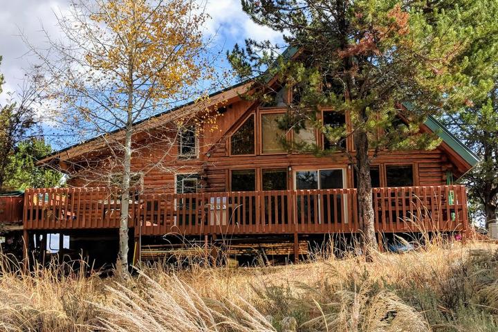 Pet Friendly Mather Cabin in Donnelly