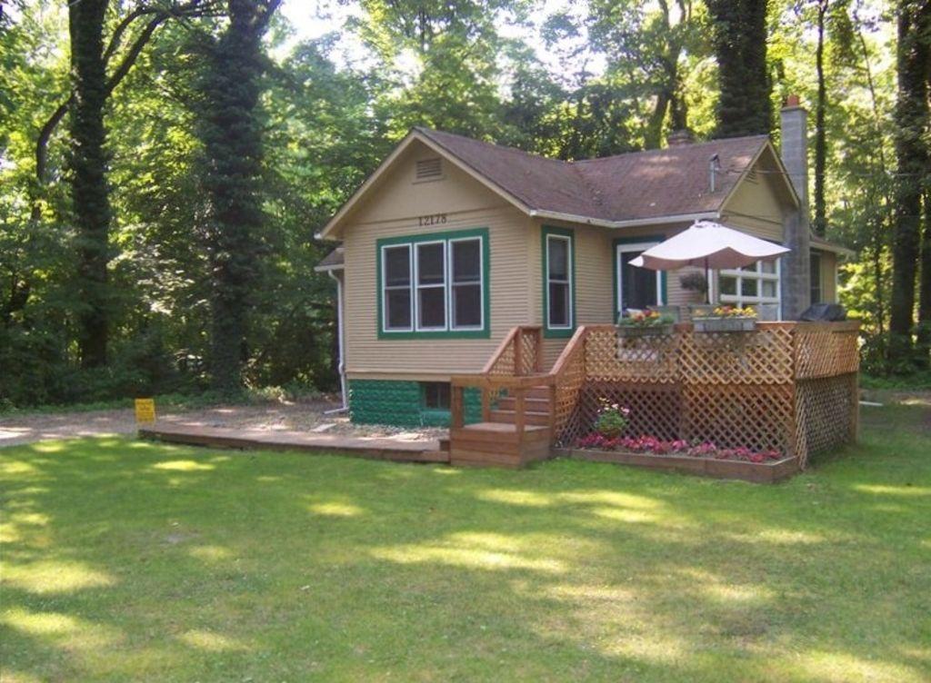 Charming Cottage Near Warren Dunes State Park Pet Policy