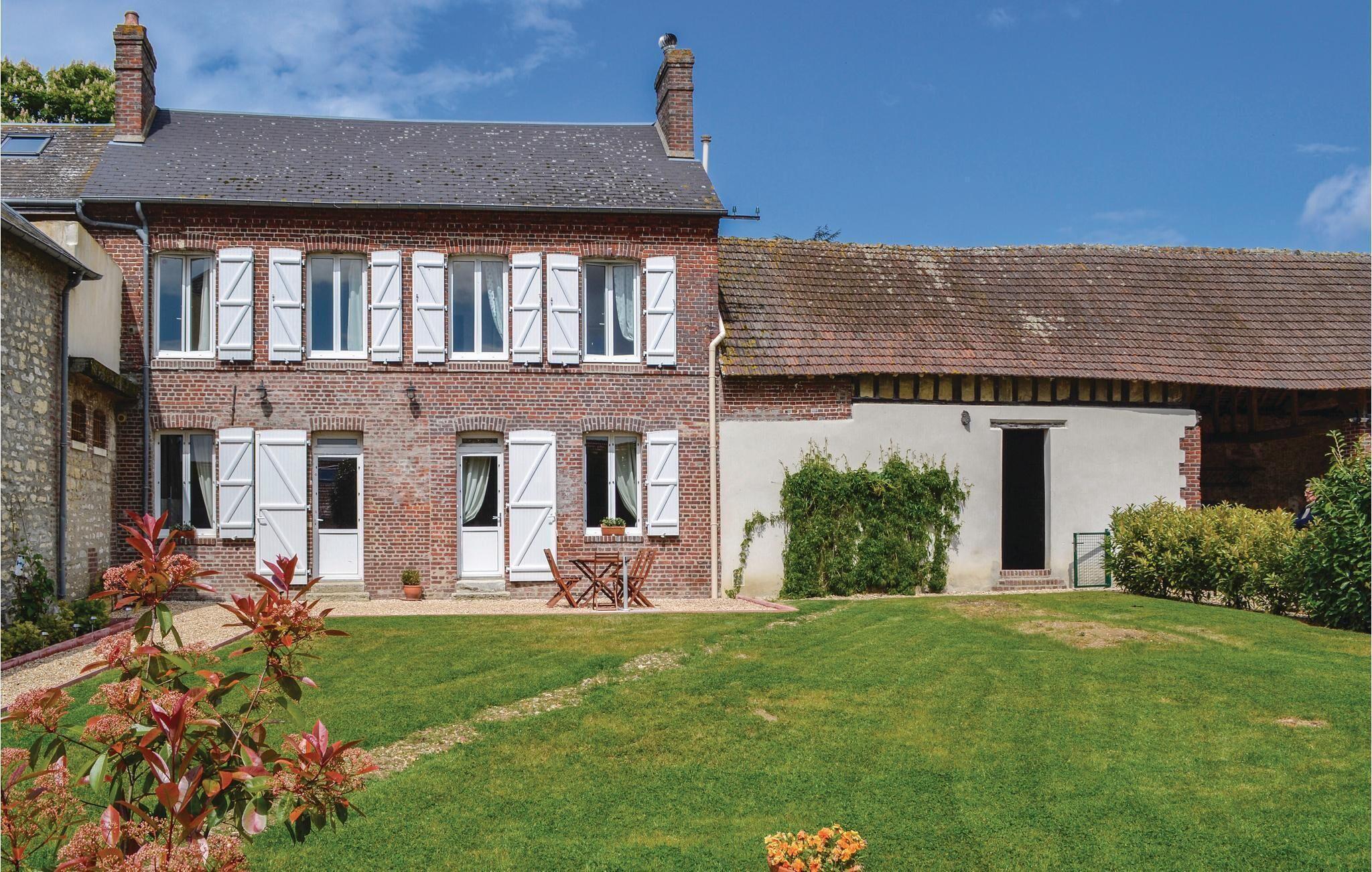 Pet Friendly Nice Home in Trie Chateau with WiFi & 2 Bedrooms