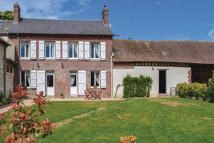 Pet Friendly Nice Home in Trie Chateau with WiFi & 2 Bedrooms