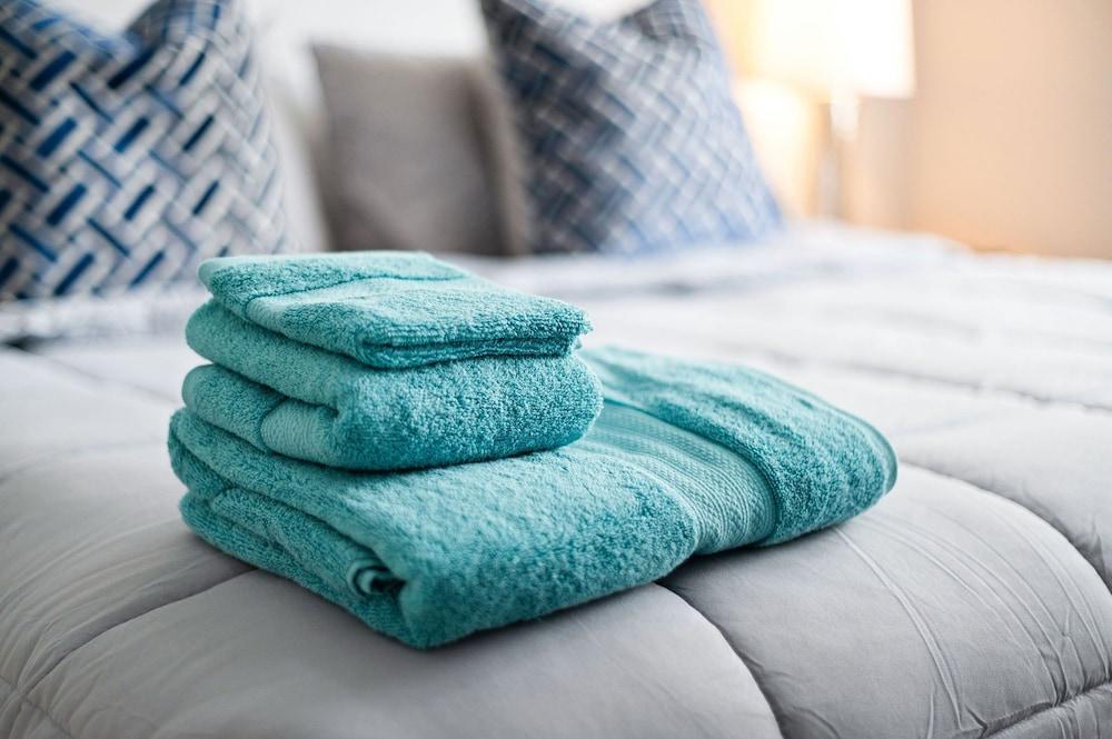 4BR/2BA Athens Getaway 5 Minutes from UGA Pet Policy