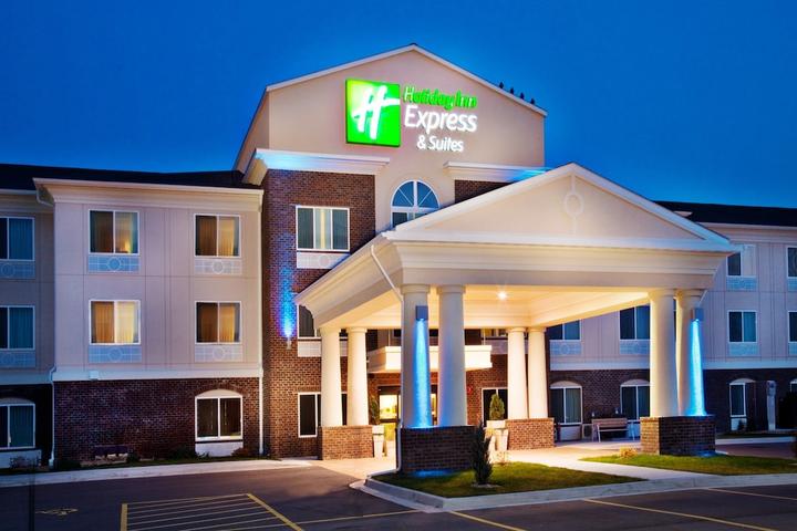 Pet Friendly Holiday Inn Express Hotel & Suites Dubuque an IHG Hotel