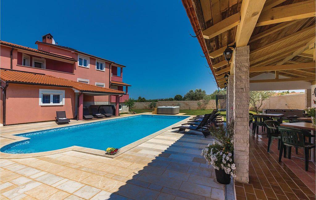 Pet Friendly Beautiful Home in Pula with WiFi & 7 Bedrooms
