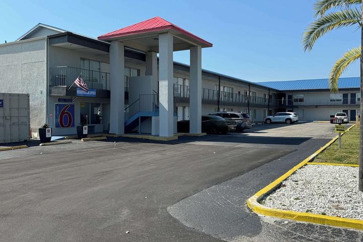 Pet Friendly Motel 6 Englewood FL