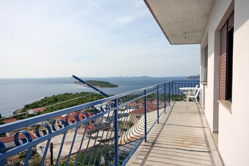Pet Friendly 3BR Apartment with Balcony & Sea View (A-4662-A)