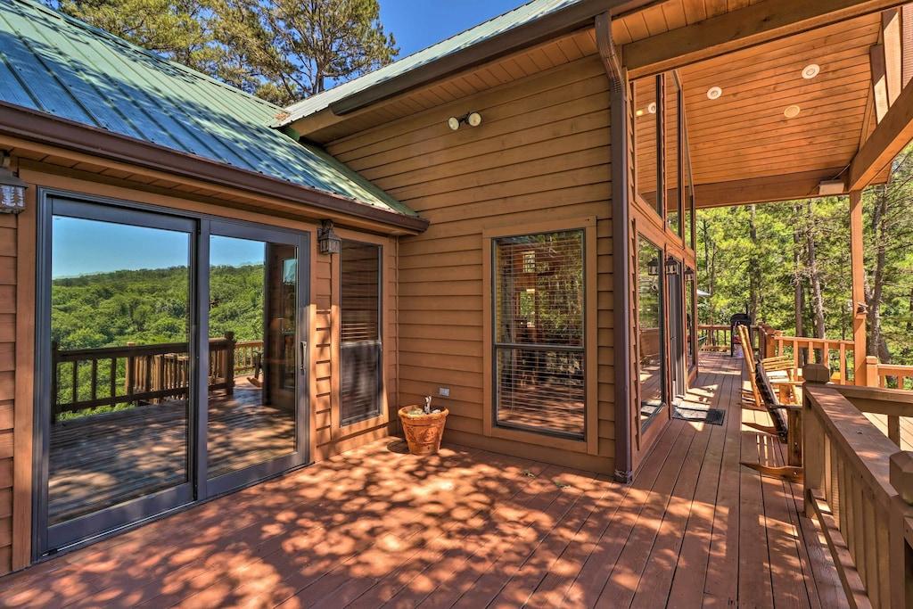 Pet Friendly Peaceful Cabin with Deck & Scenic Mountain Views