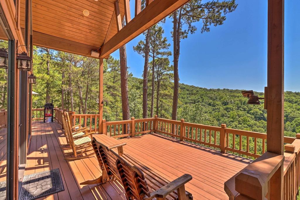 Pet Friendly Peaceful Cabin with Deck & Scenic Mountain Views