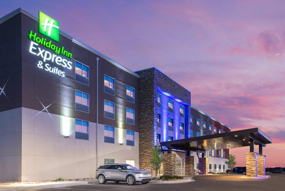 Pet Friendly Holiday Inn Express and Suites Colorado Springs South I-25