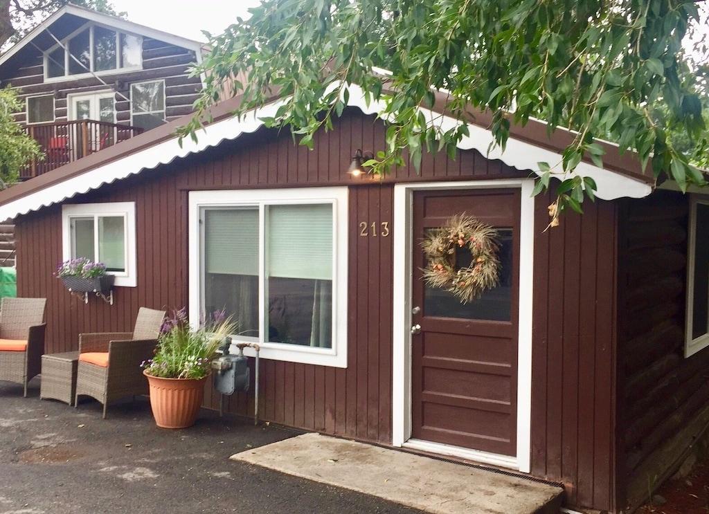 A Pleasant Cabin in the Heart of BV Pet Policy