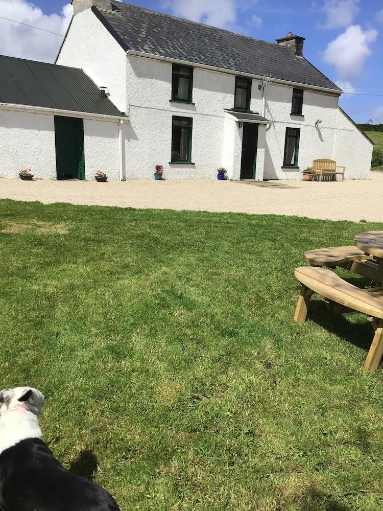 Pet Friendly Farmhouse in the Donegal Hills