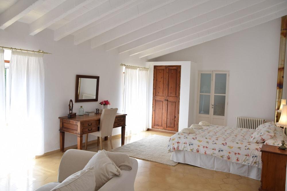Pet Friendly Magnificent Manor House with Pool in Sóller, Perfect Location, 4 Bedrooms