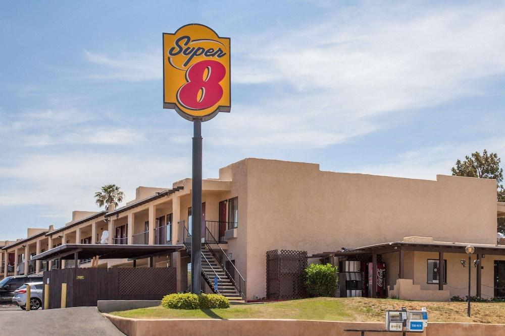 Super 8 by Wyndham Barstow Pet Policy