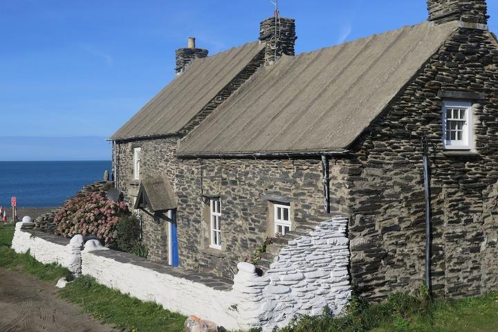 Pet Friendly Cottage Close to Beach with Sea Views