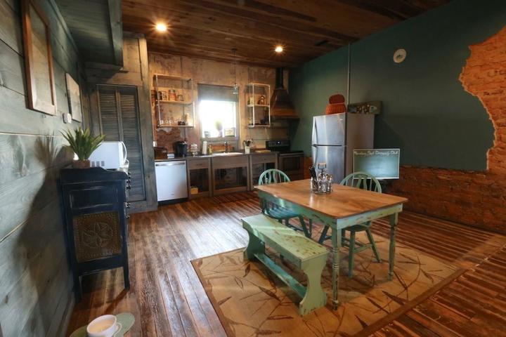 Pet Friendly Lofts Over Main Chattooga Room
