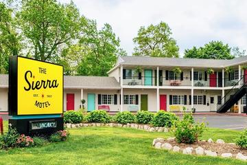 Pet Friendly Hotels in Traverse City, MI - BringFido