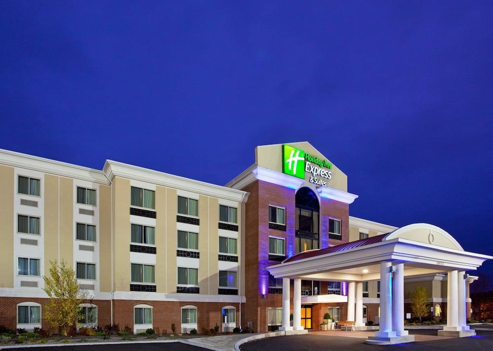 Pet Friendly Holiday Inn Express Hotel & Suites Niagara Falls an IHG Hotel