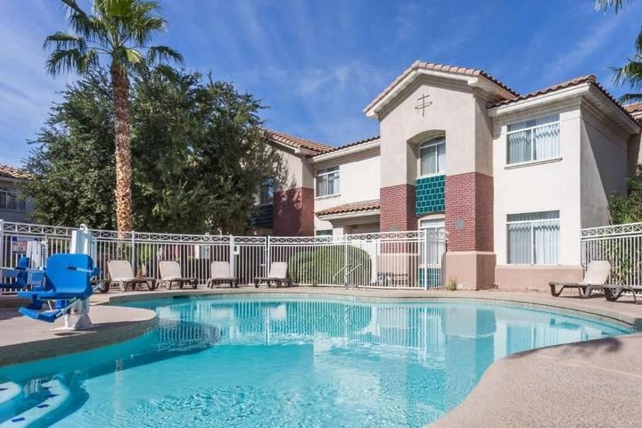 Pet Friendly Metro Chandler 2BR with Heated Pool