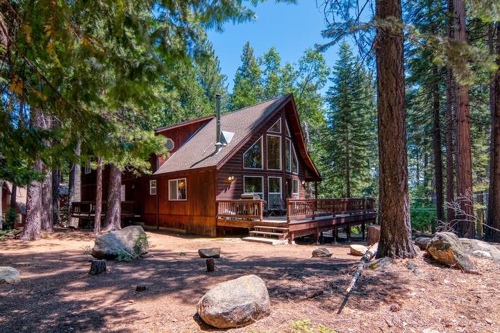 Pet Friendly Cabin with Large Rec Room