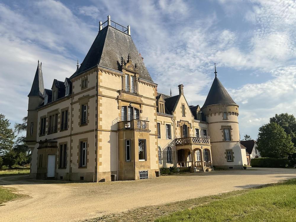 Pet Friendly Chateau Tout Y Fault