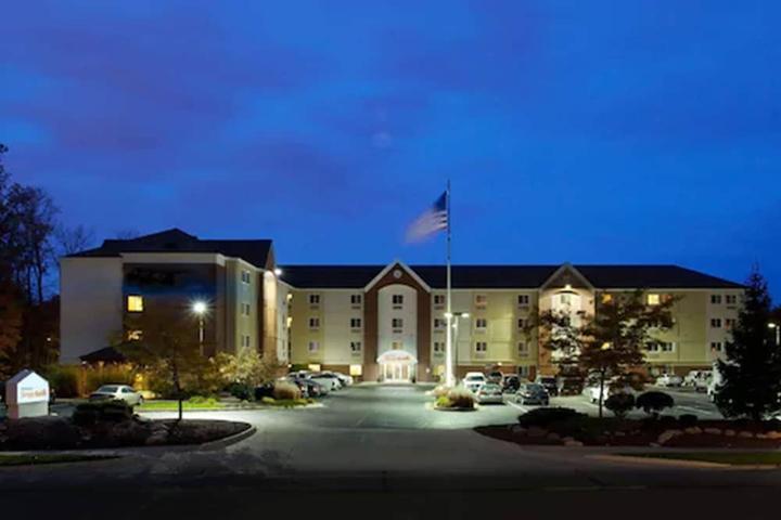 Pet Friendly Sonesta Simply Suites Cleveland North Olmsted Airport
