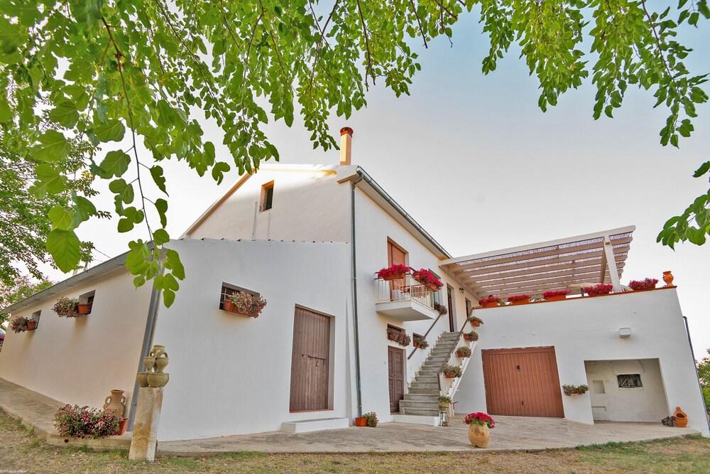 Pet Friendly Country House Fabiola