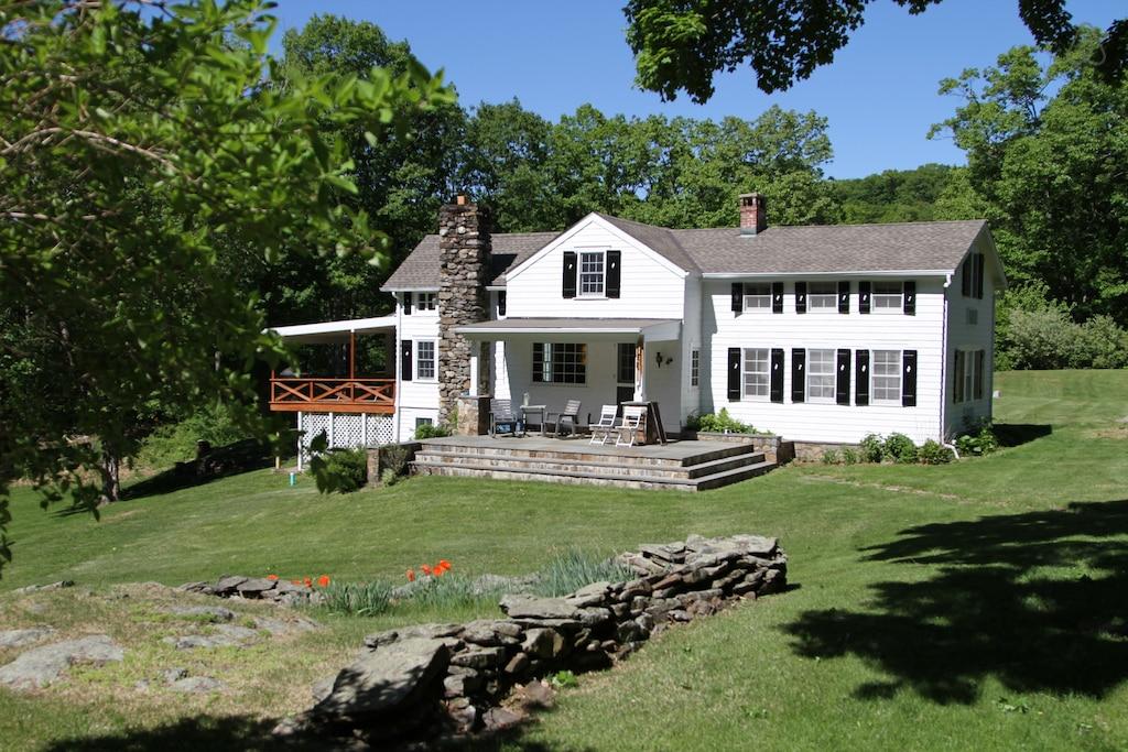 Wassaic Airbnb Rentals Pet Policy