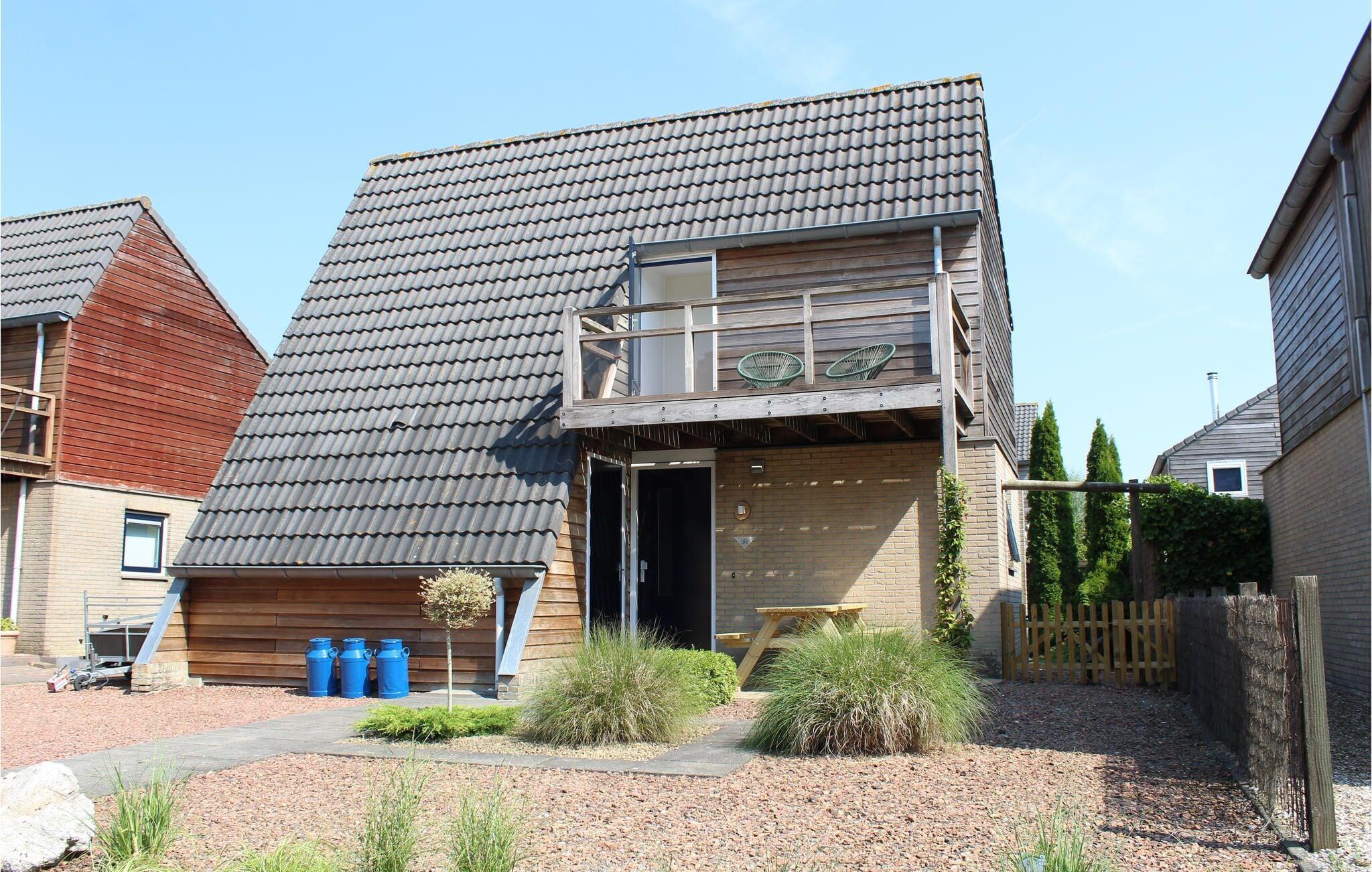 Pet Friendly Beautiful 2BR Home in Grou with WiFi