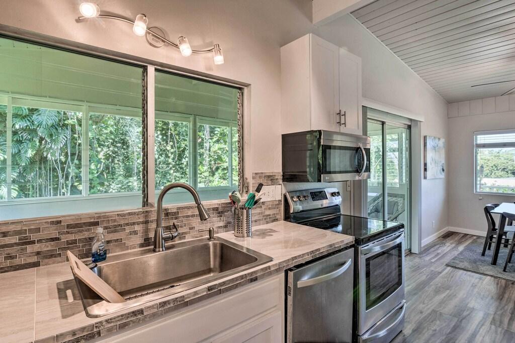 Pet Friendly Sunny Pahoa Retreat