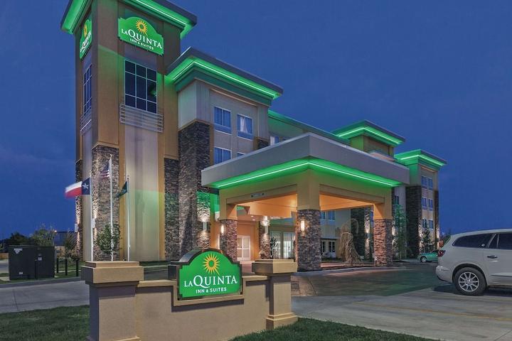 Pet Friendly La Quinta Inn & Suites by Wyndham Wichita Falls - MSU Area