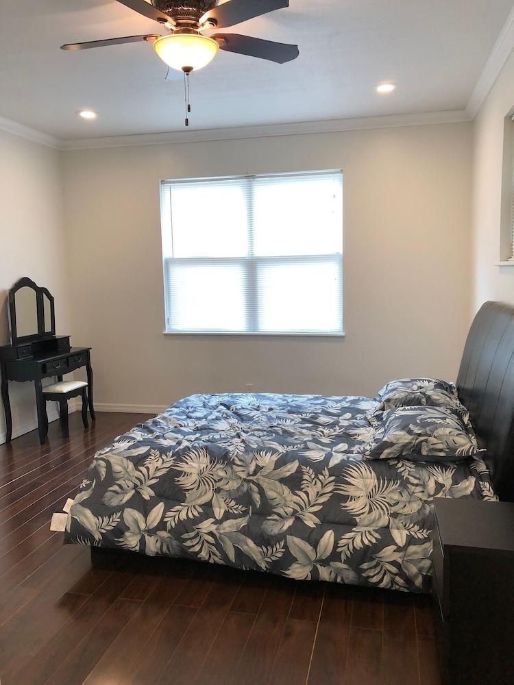 Beautiful 3/2 Updated House in Safety Harbor Pet Policy