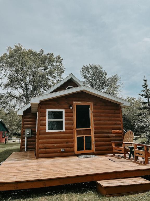 Cabin 6 The Loon's Nest at Sunset Pines Resort Pet Policy