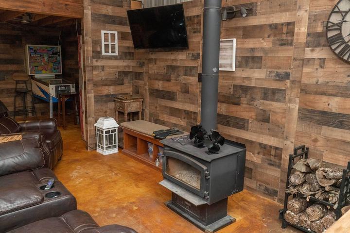Pet Friendly Chic Thorndale Cabin with Access to Game Room