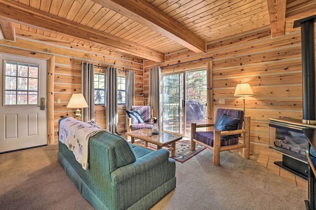 Cozy Lewiston Hideaway Pet Policy