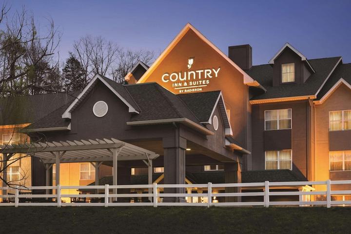 Pet Friendly Country Inn & Suites by Radisson Chattanooga-Lookout Mountain