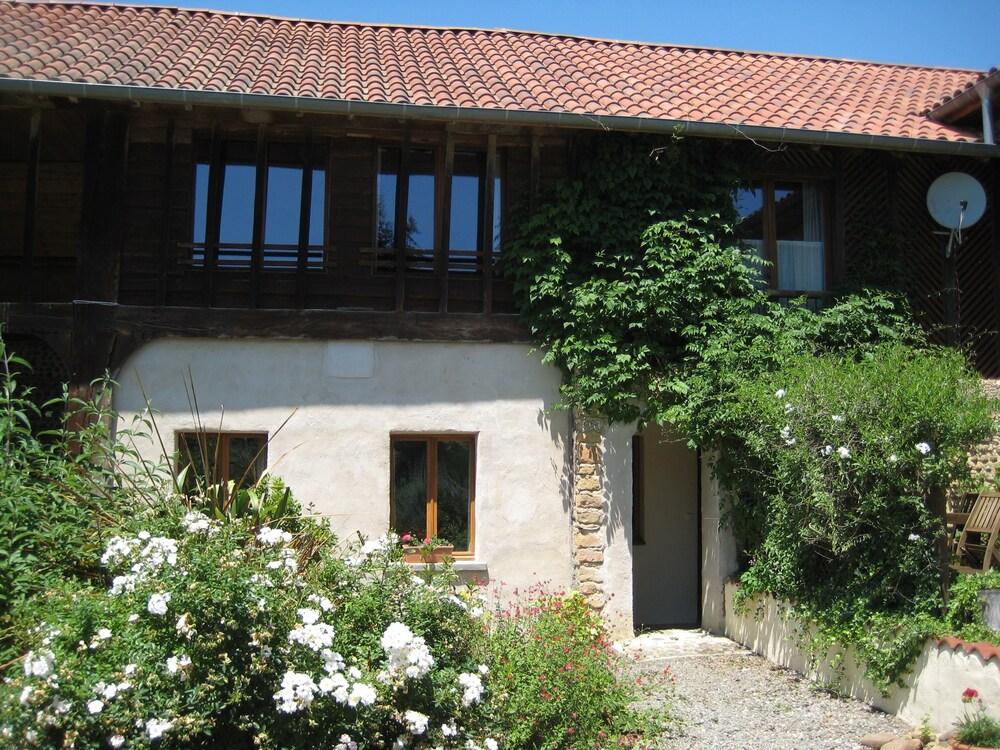 Pet Friendly Modern Renovated Barn in the Pyrenees