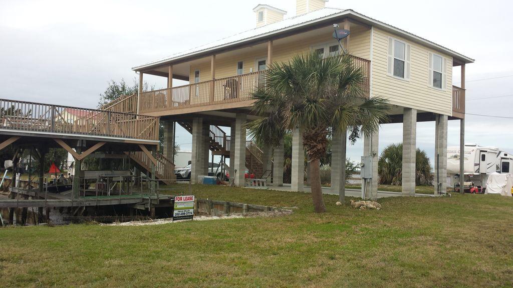 Pet Friendly Vacation Rentals in Horseshoe Beach, FL BringFido