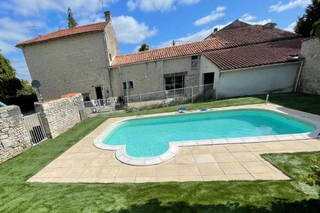 Pet Friendly Large Family Home with Private Pool