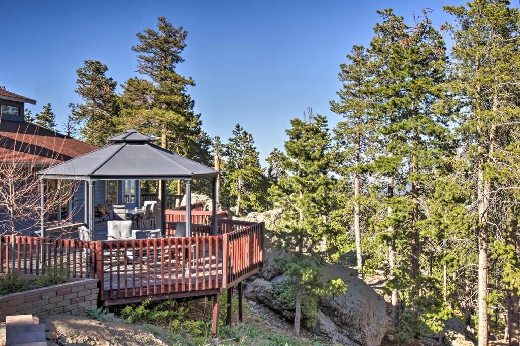 Pet Friendly Evergreen Hideaway with Deck & Mountain View