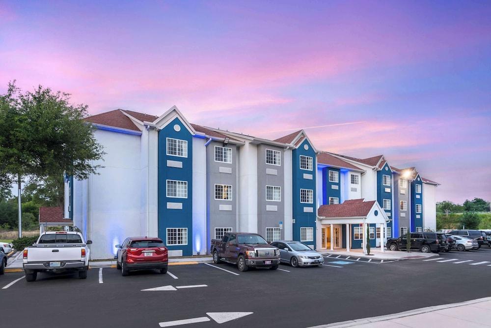 Pet Friendly Microtel Inn & Suites by Wyndham Brooksville