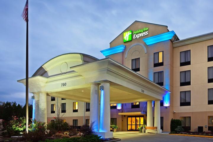 Pet Friendly Holiday Inn Express Knoxville-Strawberry Plains an IHG Hotel